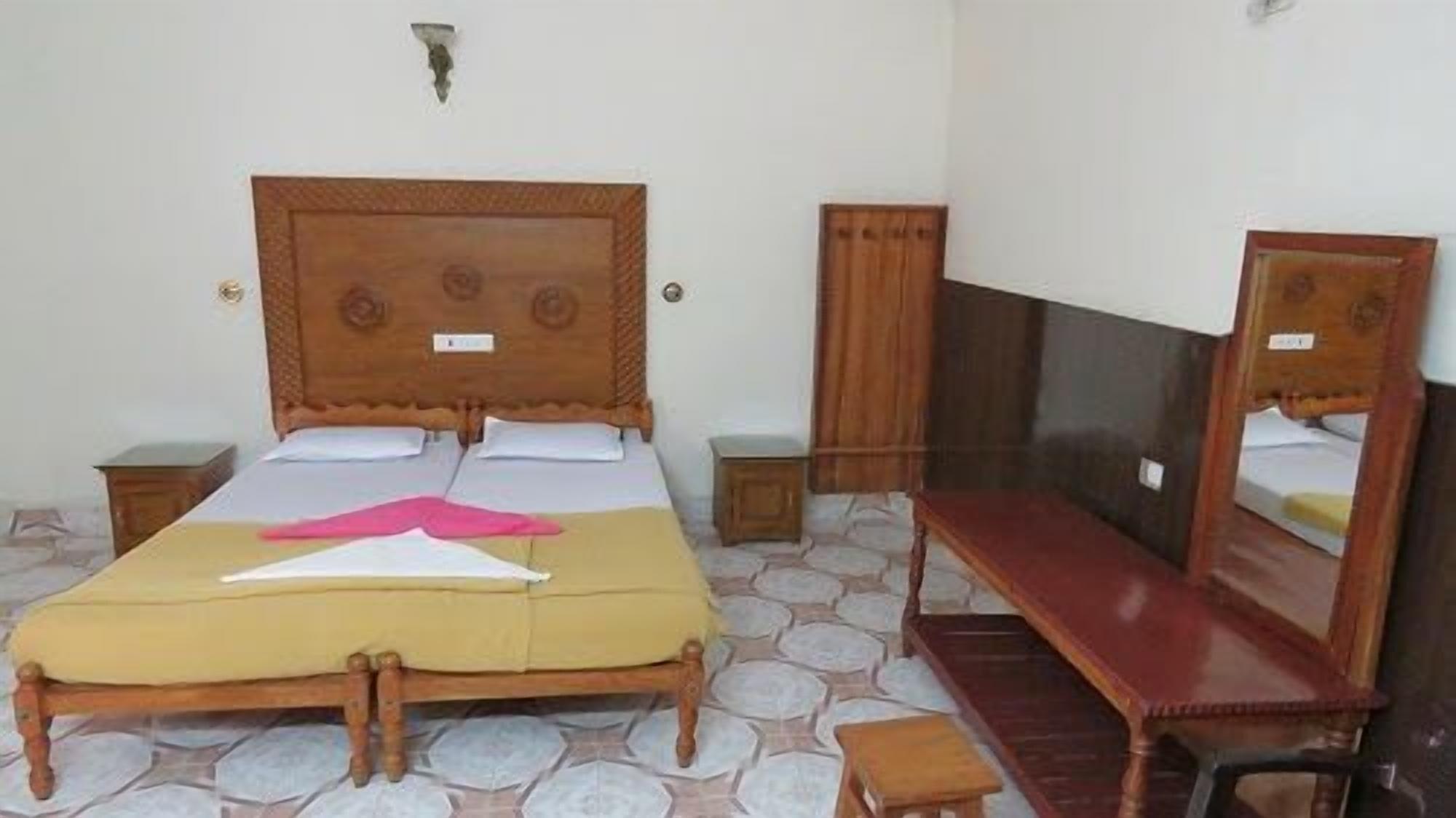 Jungle Palace Homestay Thekkady Extérieur photo