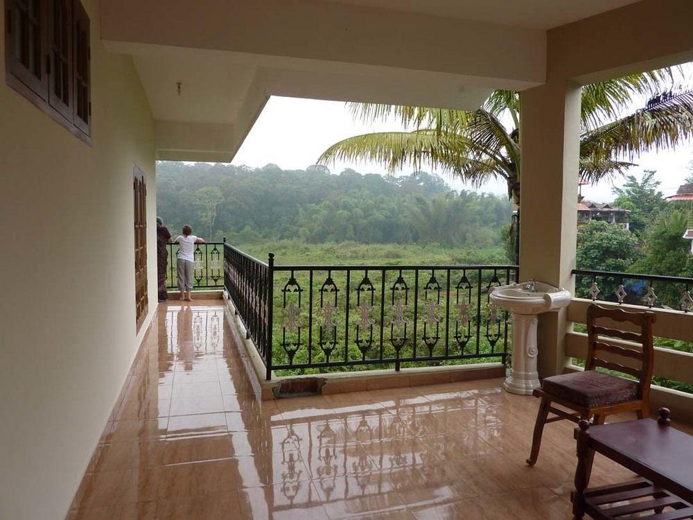 Jungle Palace Homestay Thekkady Extérieur photo