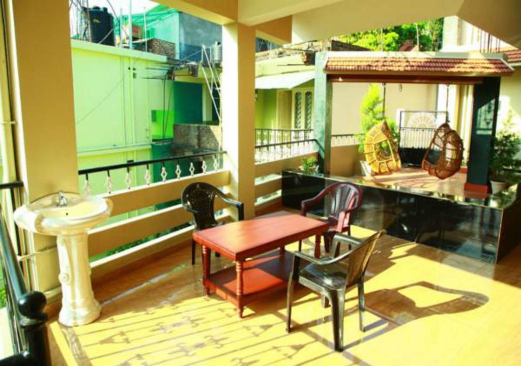 Jungle Palace Homestay Thekkady Extérieur photo