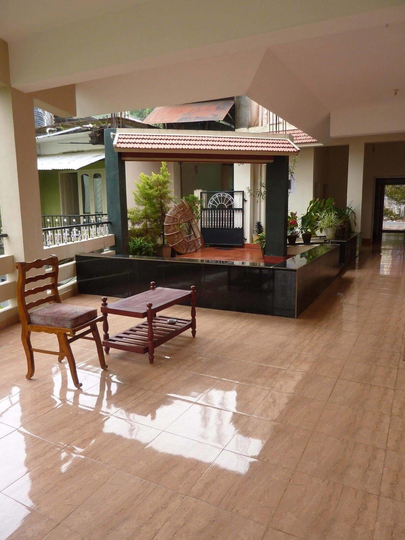 Jungle Palace Homestay Thekkady Extérieur photo