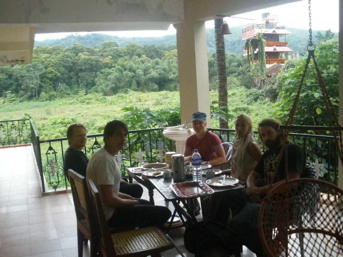 Jungle Palace Homestay Thekkady Extérieur photo